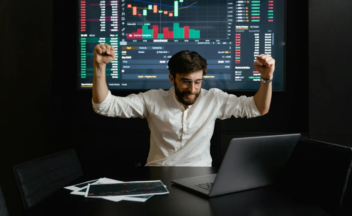 How to Become a Financial Advisor: 6 Steps to Start Your Career