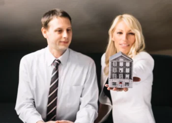 How to Get a Contractor’s License: Requirements, Steps & Tips for 2025